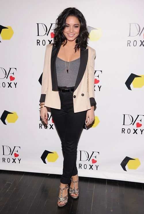 Ванесса Хадженс на презентации купальников DVF Loves Roxy
