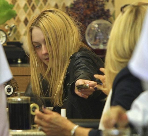 Дакота Фаннинг с матерью