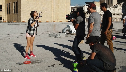 Селена Гомес приняла участие в фотосессии для Adidas Neo