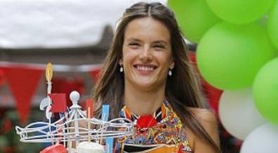 Алессандра Амбросио отпраздновала первый день рождения сына