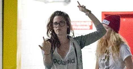 Кристен Стюарт показала, что она думает о папарацци