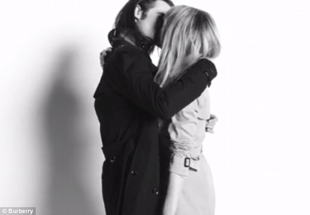 Сиенна Миллер и Том Старридж снялись для бренда Burberry