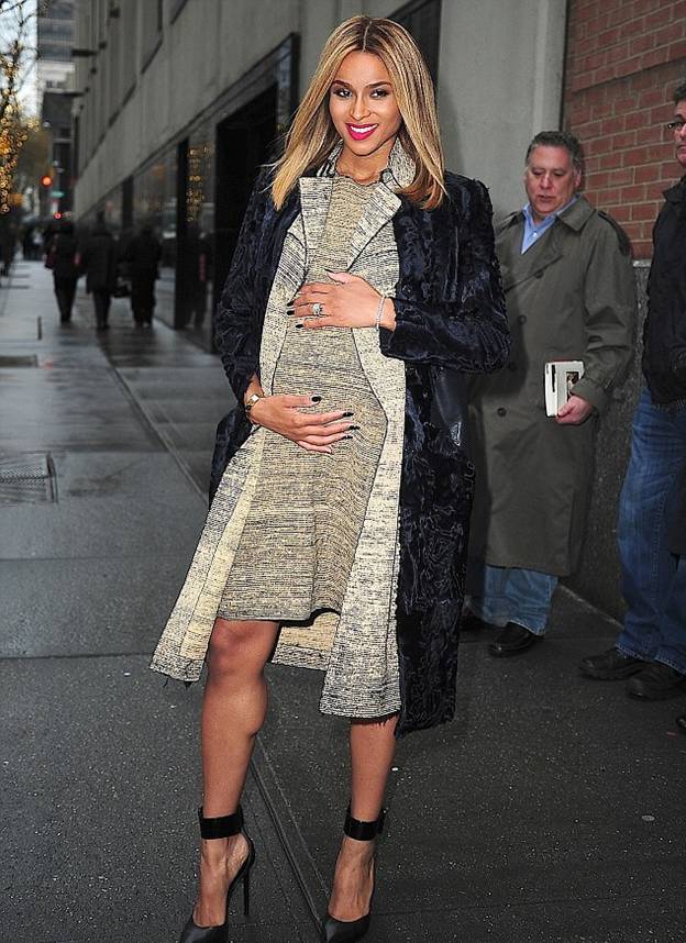 Сиара объявила, что беременна