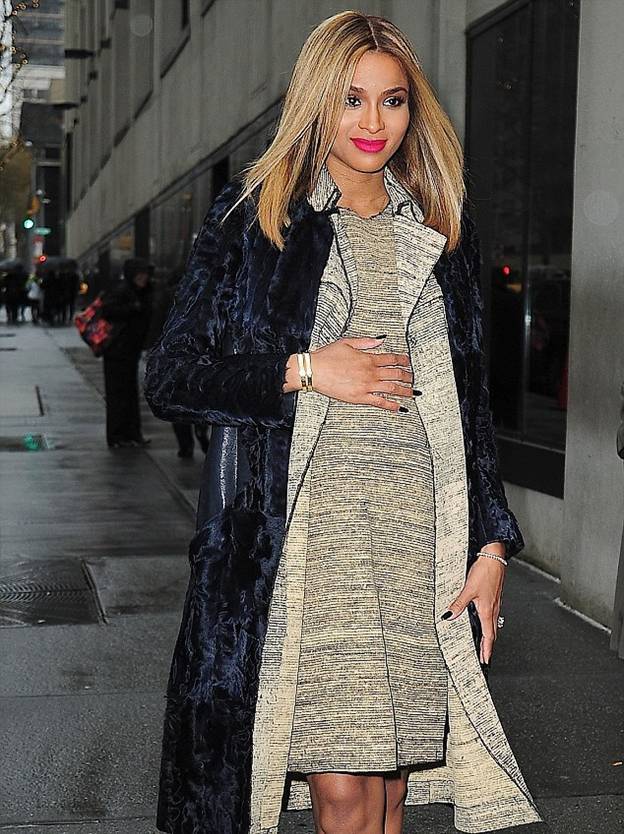 Сиара объявила, что беременна